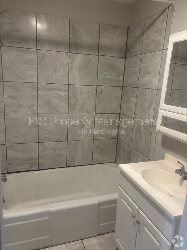 Building Photo - 425 W G St Unit 3 Rental