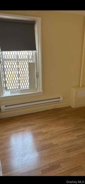 Building Photo - 30 E Kingsbridge Rd Rental