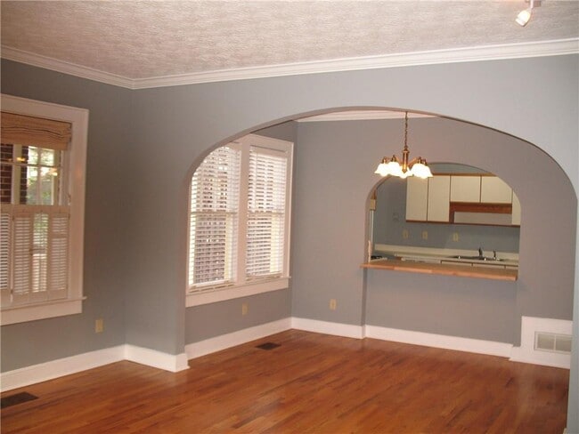 Photo - 789 Frederica St NE