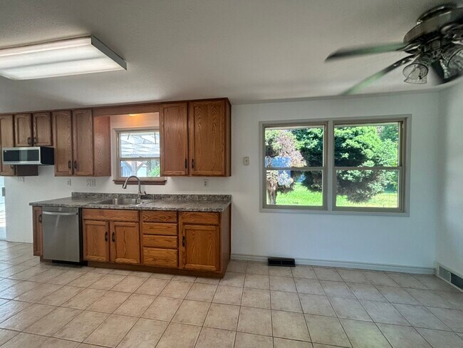 Photo - 607 S 72nd Ave