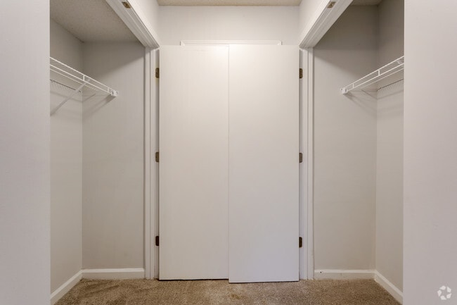 1BR, 1BA - 799 SF