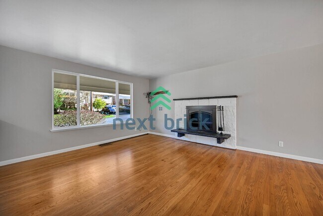 Photo - Prime Bellevue Home in a Highly Desirable Neighborhood