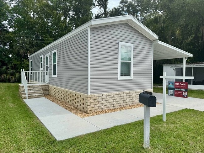 Photo - 843 E Colonial Cir