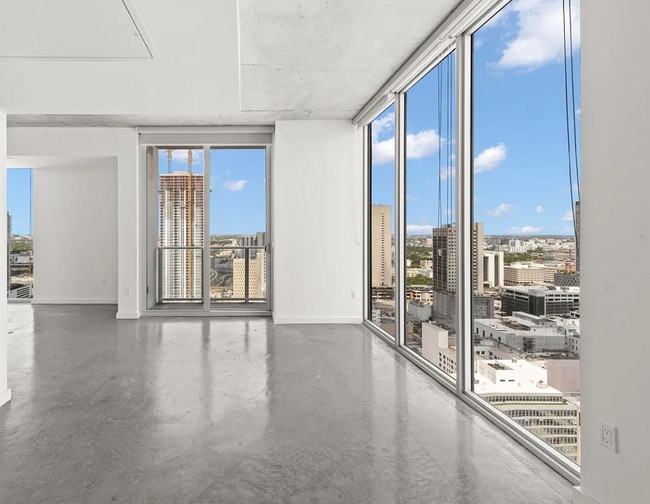 Building Photo - 151 SE 1st St Unit 3310