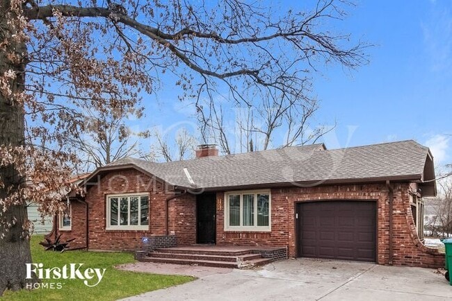Building Photo - 705 NE Shady Ln Dr Rental