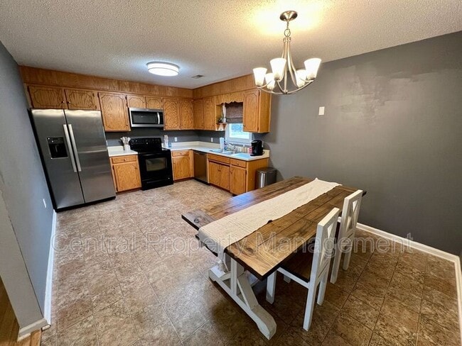 Photo - 102 Stoneledge Dr