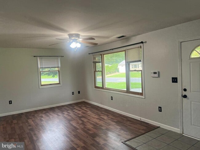 Photo - 211 N Brownleaf Rd