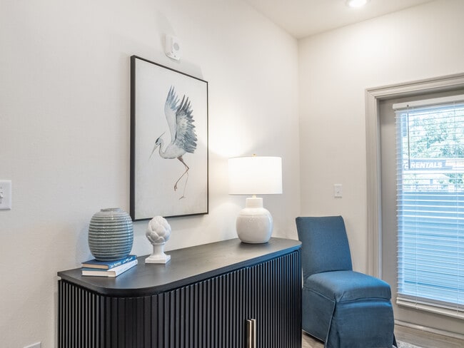 The Daysailer I: 1BR, 1BA- Living Room