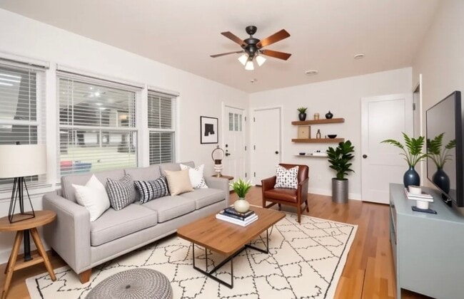 Photo - 2425 Amber St NE