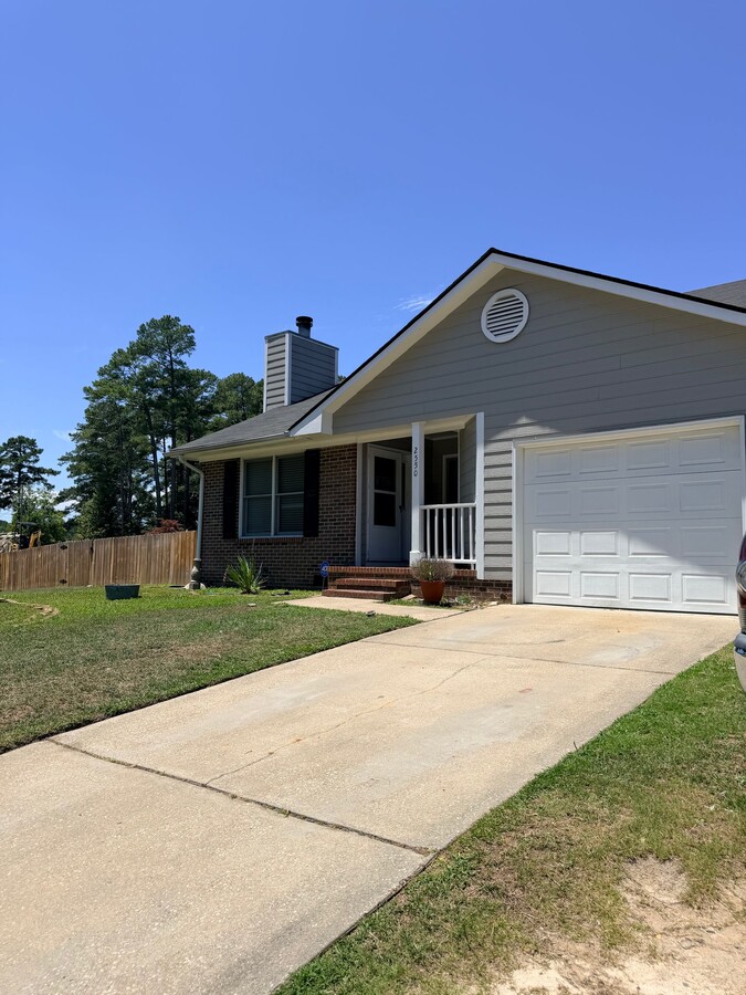 Photo - 2550 Silverbell Loop