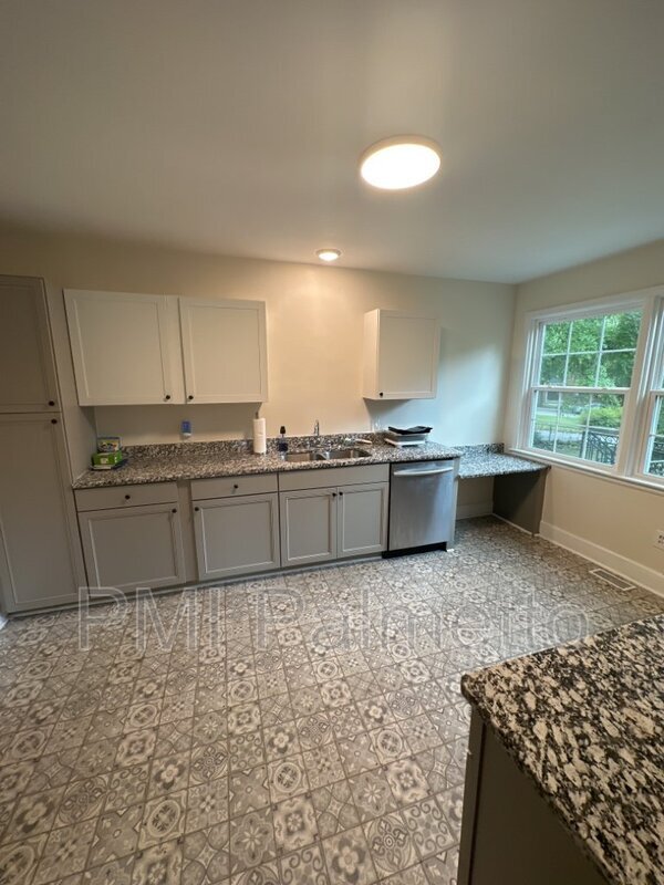 Photo - 513 Edisto Ave
