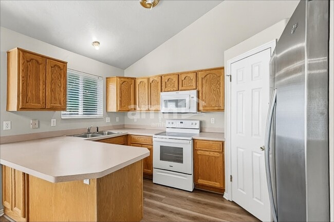 1384 Fowler Ave