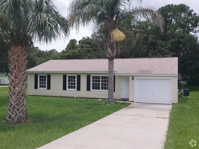 Building Photo - 2 Pine Course Ct Rental