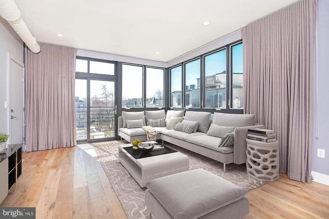 Building Photo - 1012 Harvard St NW Unit 8