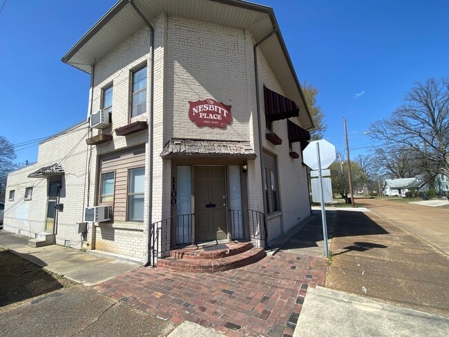 Building Photo - 1100 W Monroe Ave Unit A