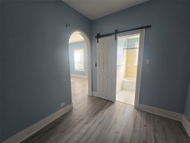 Photo - 725 Broadway Avenue J Unit 11