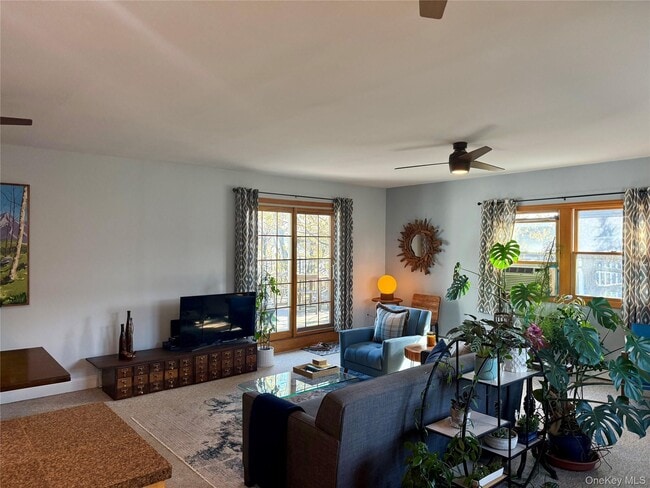 Photo - 322 E Beech St Unit Upper