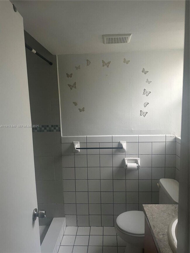 Photo - 11905 NE 2nd Ave Unidad C103