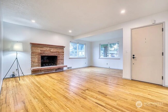 Photo - 205 S 107th St