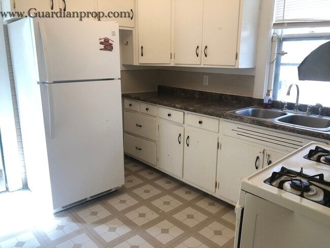Photo - North Minneapolis Single Family Home, Hardwood Floors, Washer/Dryer,