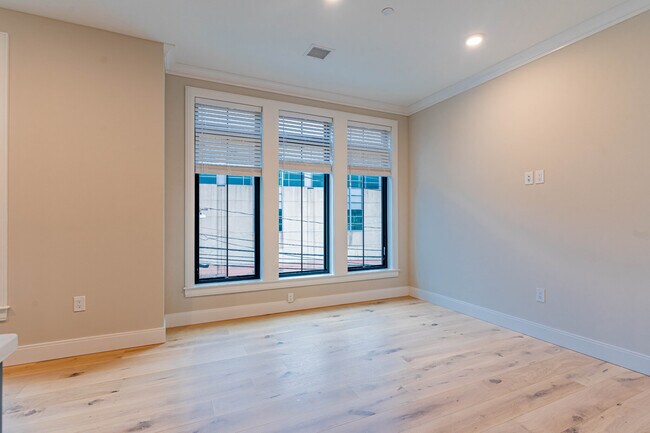 Photo - 165 Everett St Unit 301
