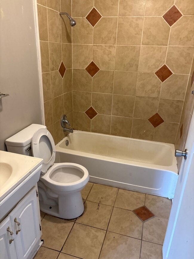 Photo - 418 Brewer St Unit B