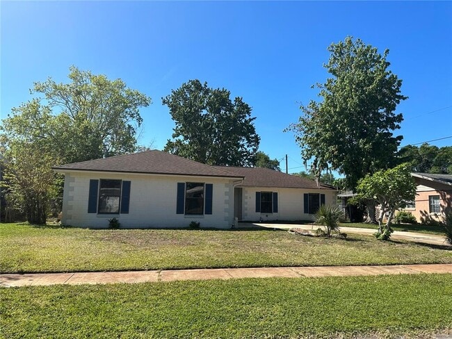 Building Photo - 1795 S Lilac Cir