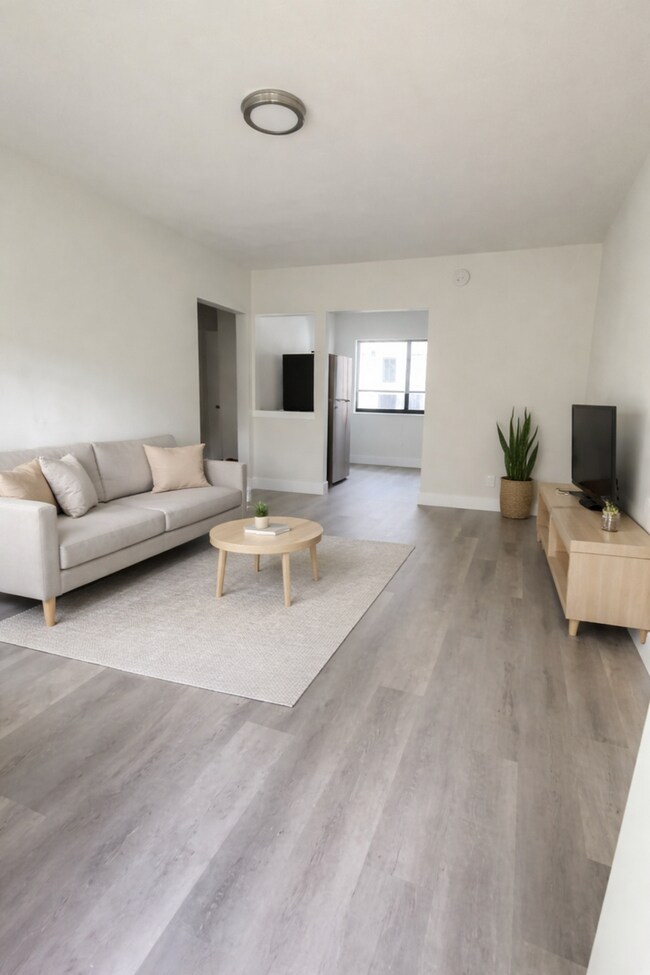 Photo - 600 SW 9 AVE