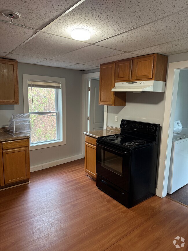 Building Photo - 45 Oak St Unit 2 Rental
