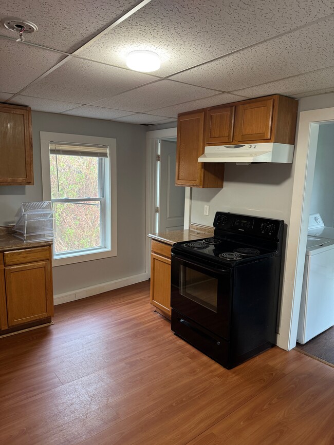 Photo - 45 Oak St Apartments Unit 2