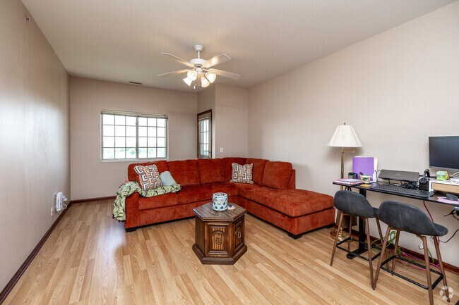 1BR, 1BA - 668 SF - Brook - Living Room