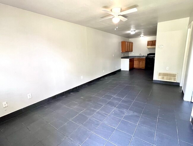 Photo - 304 S B St