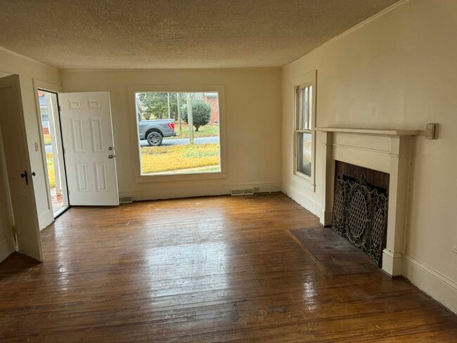 Photo - 147 Courtland St