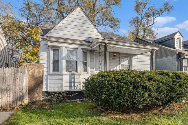 Photo - 9336 Sussex St