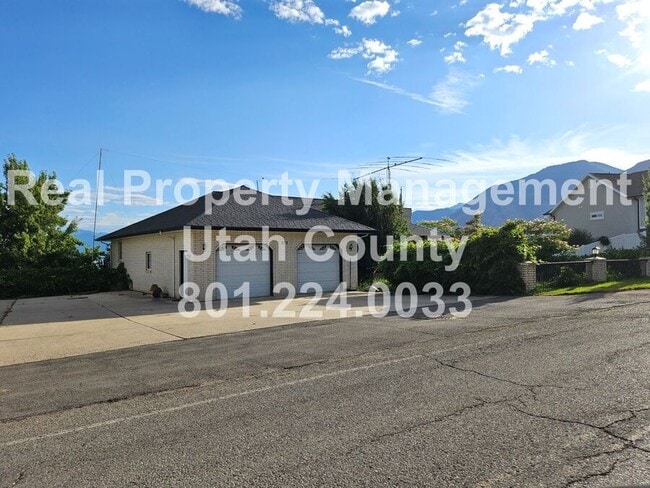 Photo - 675 Park Dr