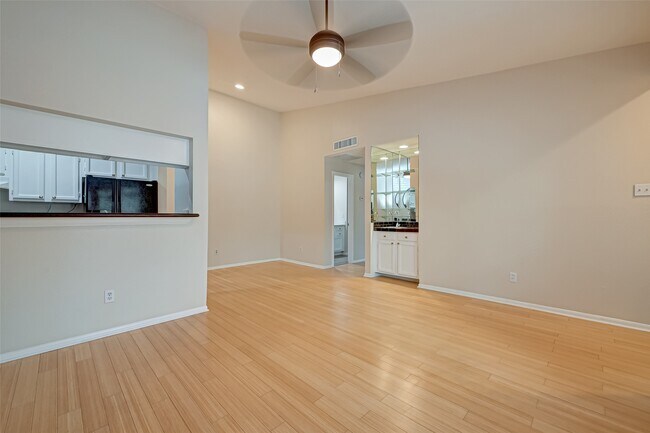 Photo - 2001 Bering Dr