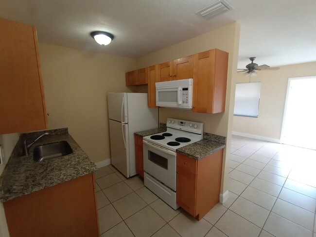 Photo - 3/2 HOME FOR RENT. FENCED BACK YARD