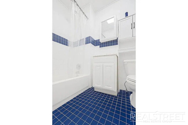 Photo - 1 Bed | 1 Bath | $3,399 | Railroad Layout | Pet Friendly | L Train + Near M Unit 3L