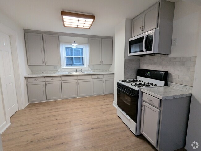 Building Photo - 309 Grand Ave Unit Rear Rental