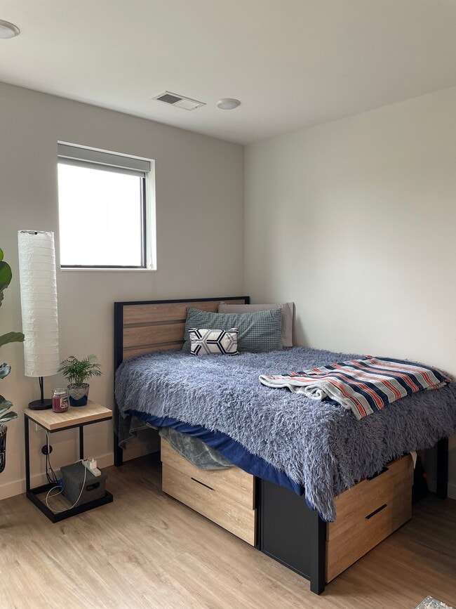 Photo - 412 E Healey St Unidad 609