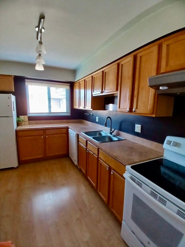 Photo - 1924 Axtell Dr Unit #5