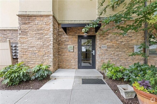Building Photo - 2230 Cheshire Bridge Rd NE Unit 510 Rental