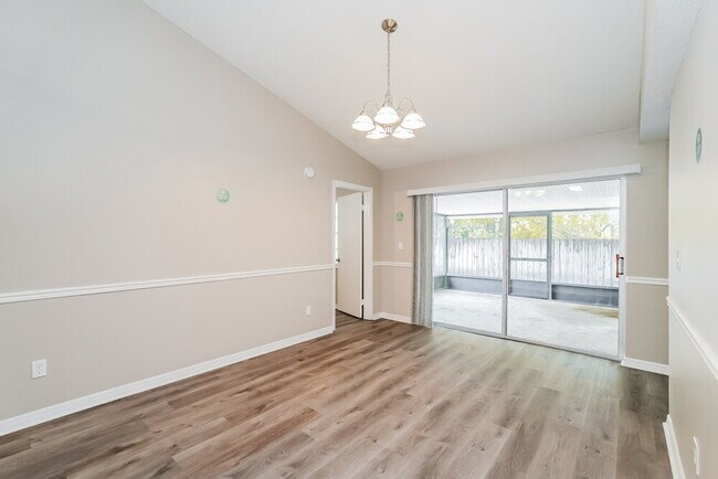 1352 Foxboro Dr