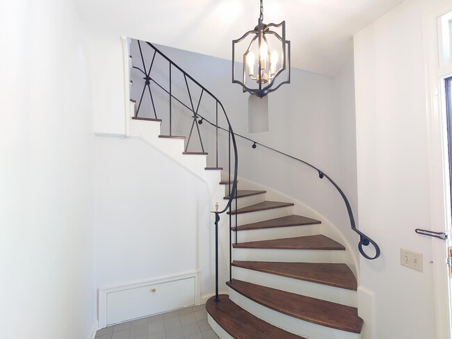 Photo - 3222 E Hampshire St