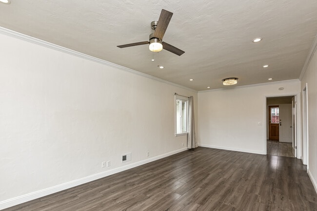 Photo - 833 Linden Ave