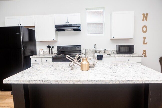 Photo - 1933 Industry St