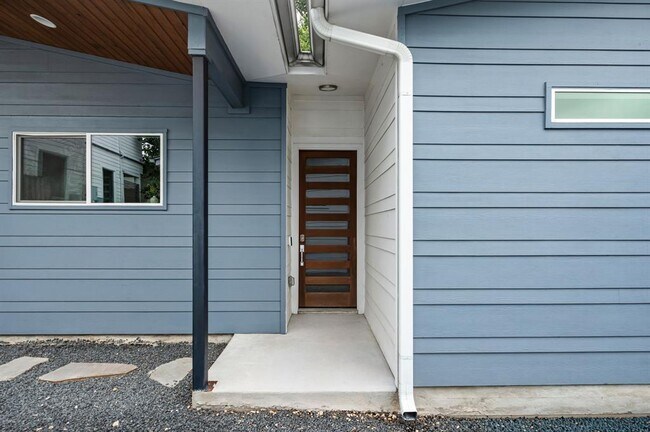 Photo - 1703 Perez St