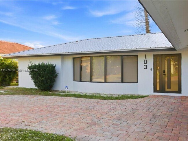 Photo - 103 Tropicana Dr