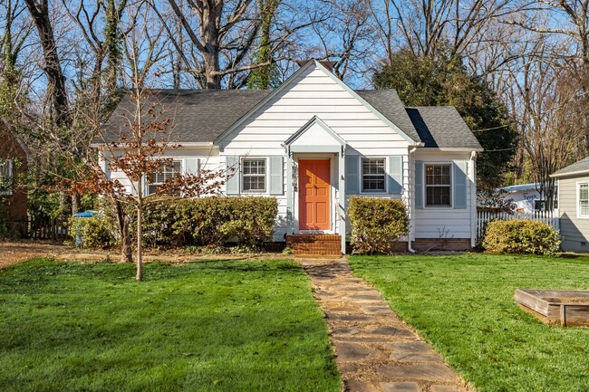 Building Photo - Charming Cape Cod Cottage near Duke Park!
