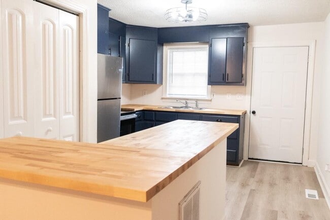 Photo - 103 Patton Dr